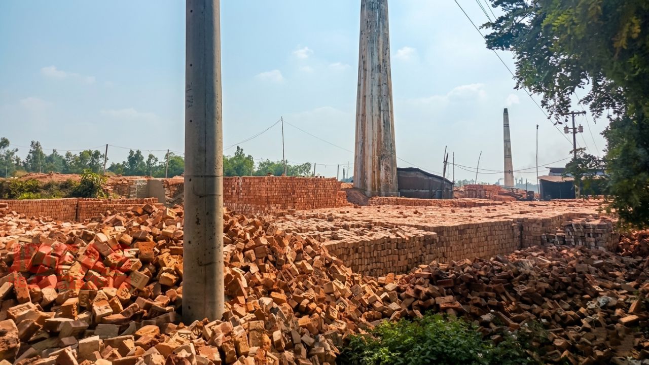 তারাগঞ্জে ১৯ অবৈধ ইটভাটার মধ্যে ২টি গুঁড়িয়ে দিল পরিবেশ অধিদপ্তর