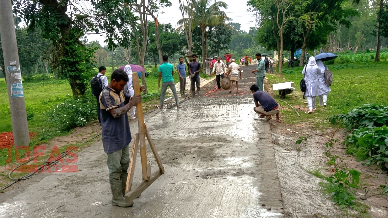 কারমাইকেল কলেজের অভ্যন্তরীণ সড়ক সংস্কার কাজ শুরু