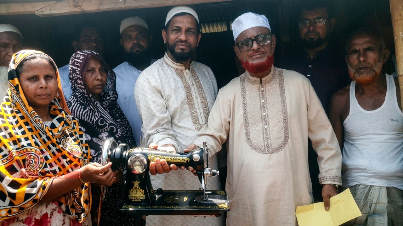 তারাগঞ্জে নিহত ইলেকট্রিশিয়ান মঞ্জুরুলের পরিবারের পাশে এমপি আজহারুল ইসলাম