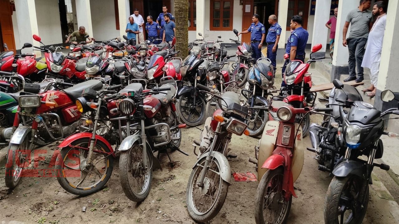 নীলফামারীতে ‘চোর চক্রের মূলহোতা’ গ্রেপ্তার, ৩২ মোটরসাইকেল উদ্ধার