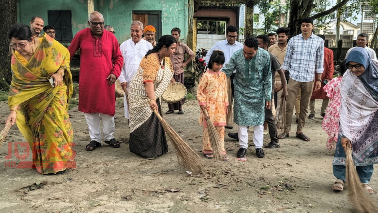 কুড়িগ্রামে ডেঙ্গু প্রতিরোধে জেলা প্রশাসনের বিশেষ পরিচ্ছন্নতা অভিযান ও সচেতনতা সভা