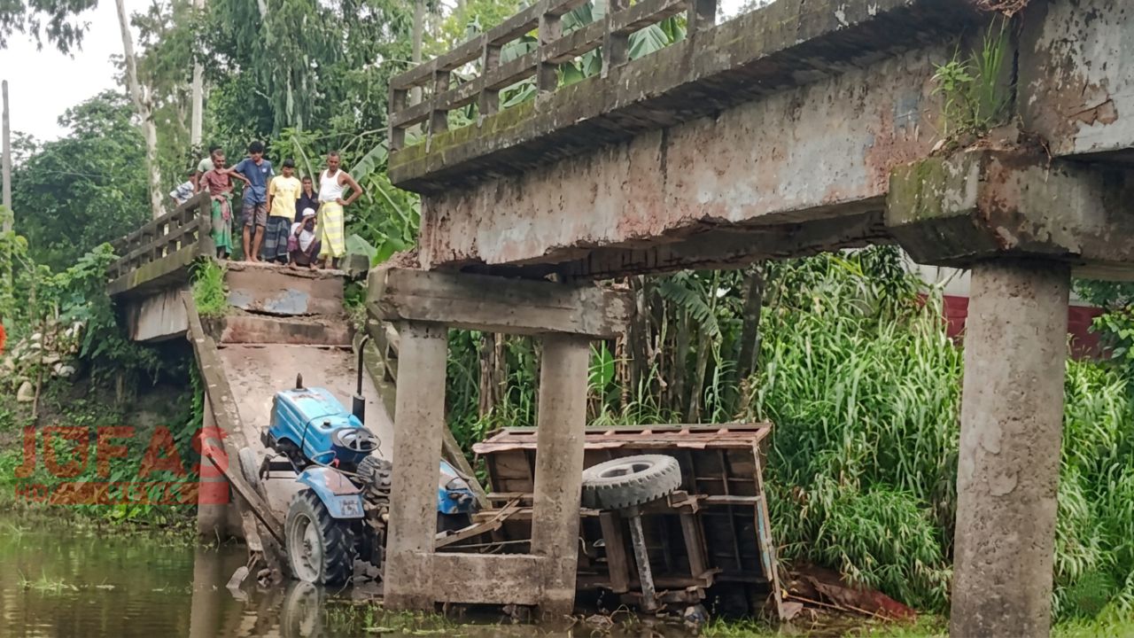 কুড়িগ্রামে সেতু ভেঙে নিচে পড়ল ট্রলি, আহত ৬