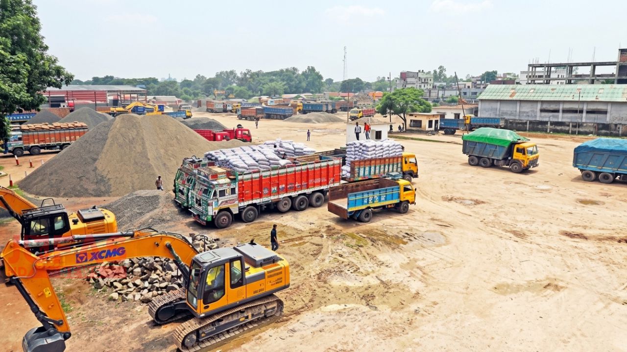 টানা ৭ দিন বন্ধের পর হিলি স্থলবন্দর দিয়ে আমদানি-রপ্তানি শুরু