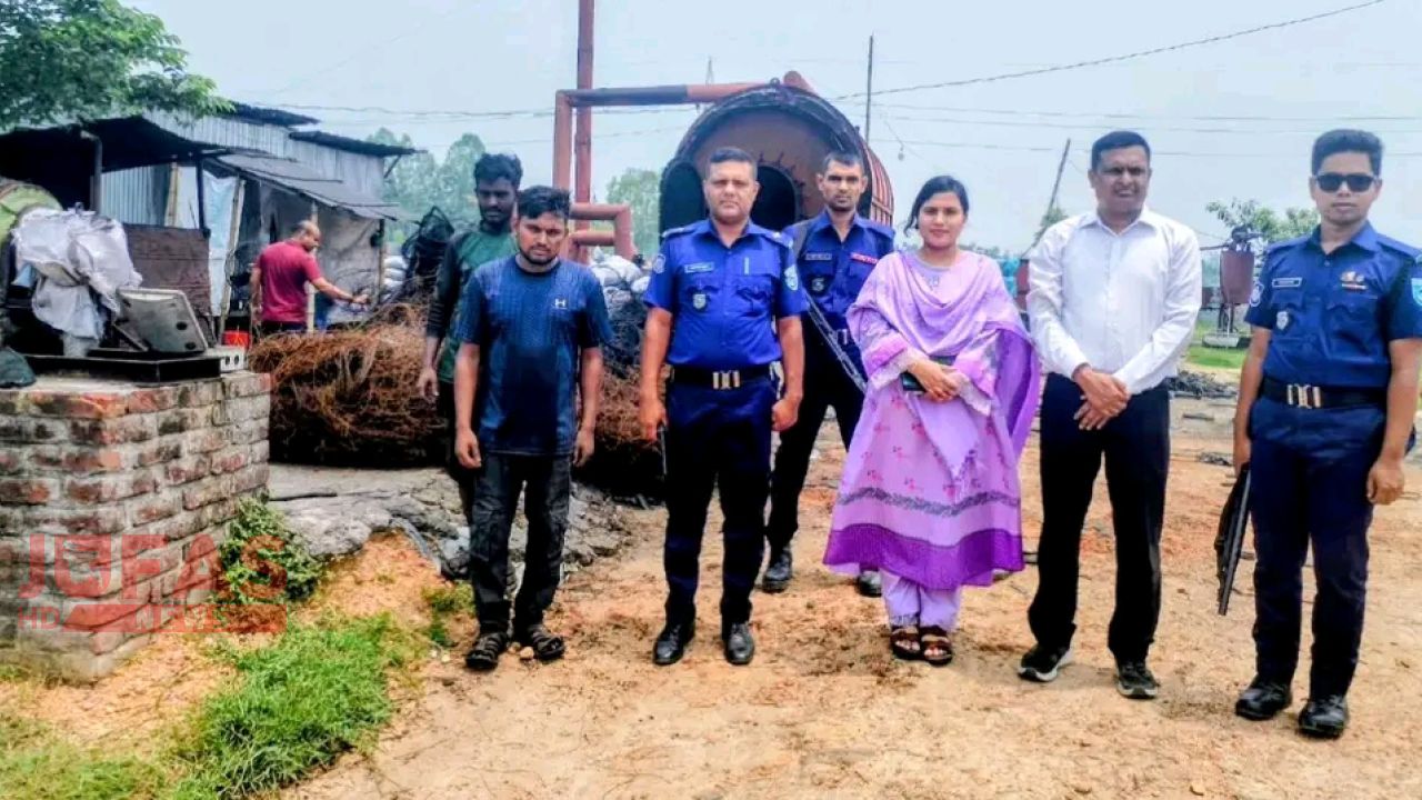তারাগঞ্জে টায়ার পুড়িয়ে অবৈধ তেল উৎপাদন, কারখানাকে ১ লাখ টাকা জরিমানা