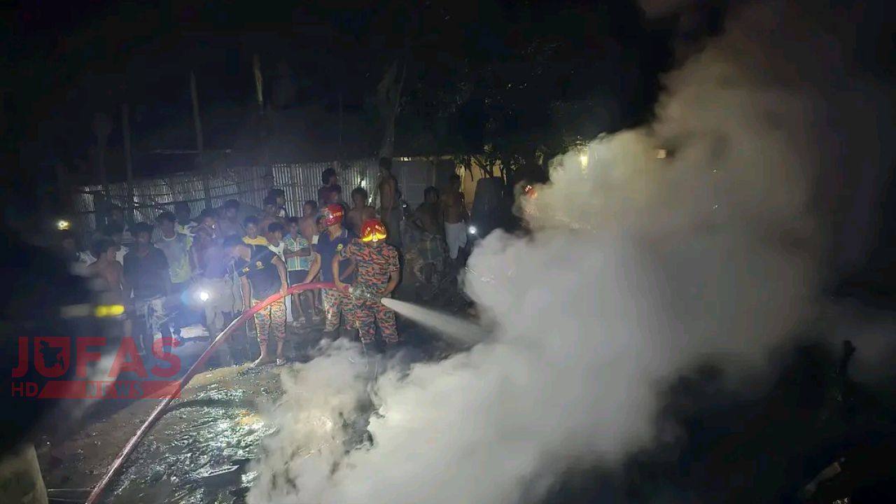 তারাগঞ্জে অগ্নিকাণ্ডে বসতঘর ও গোয়ালঘর পুড়ে ছাই