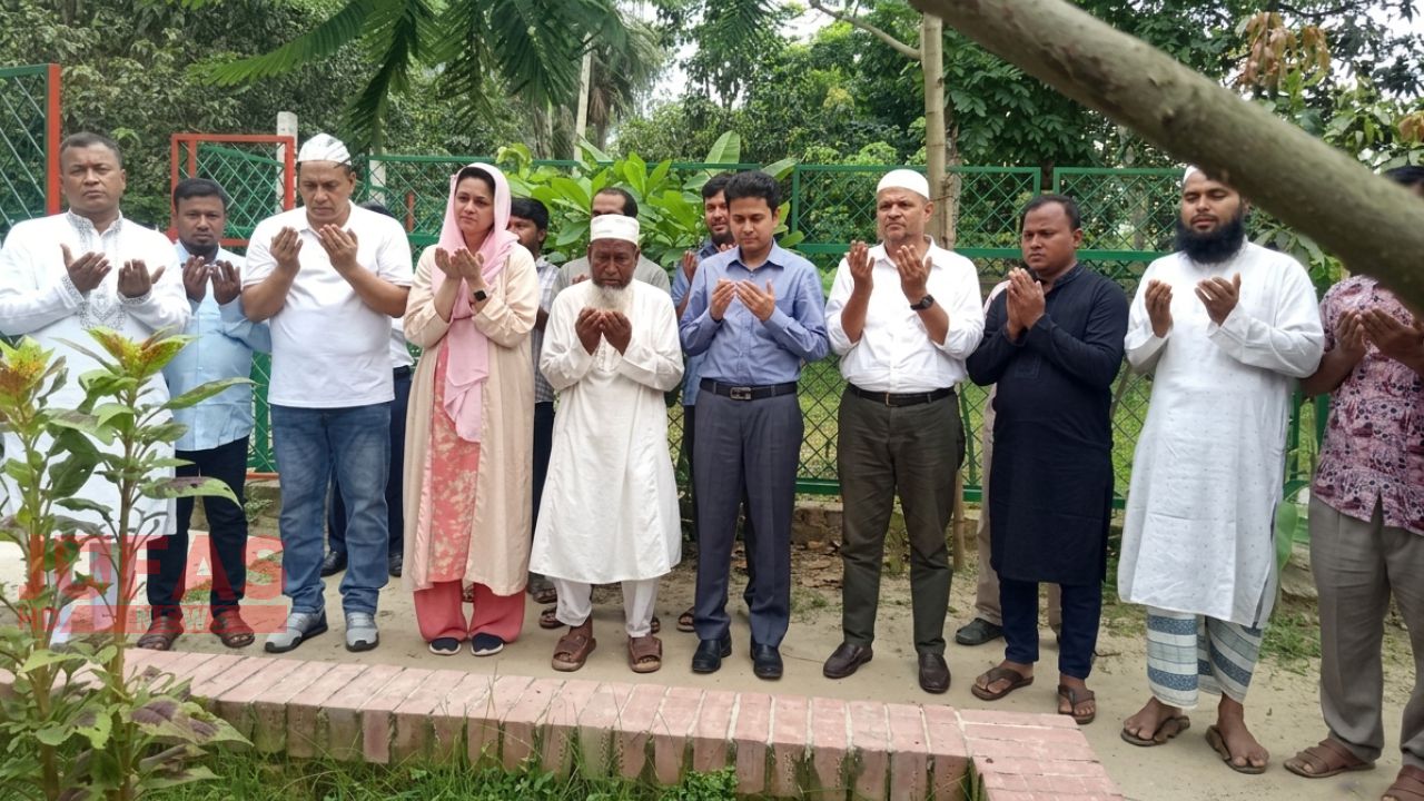 বীর শহীদ আবু সাঈদের কবর জিয়ারত করলেন এমপি জেবা আমীন খান