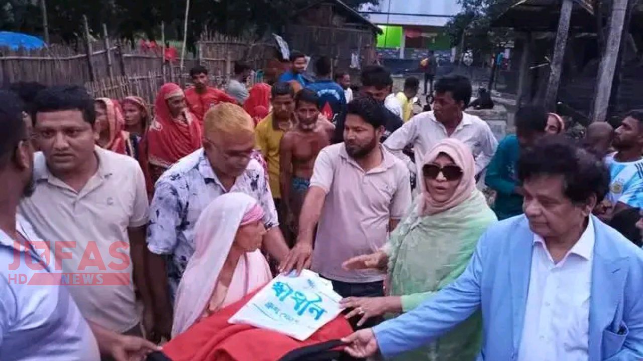 তেগাছিয়ার অগ্নিকাণ্ডে ক্ষতিগ্রস্ত ৮ পরিবারের পাশে এমপি ডাঃ আব্দুস সালাম ও ডাঃ হাসিনা আফরোজ