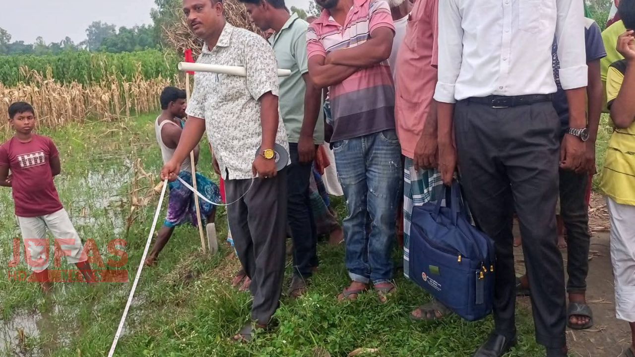আটোয়ারীতে উদ্ধার হলো বিলীন হওয়া দেড় কিলোমিটার সরকারি রাস্তা, দখলমুক্ত ১ একর ২৮ শতক জমি