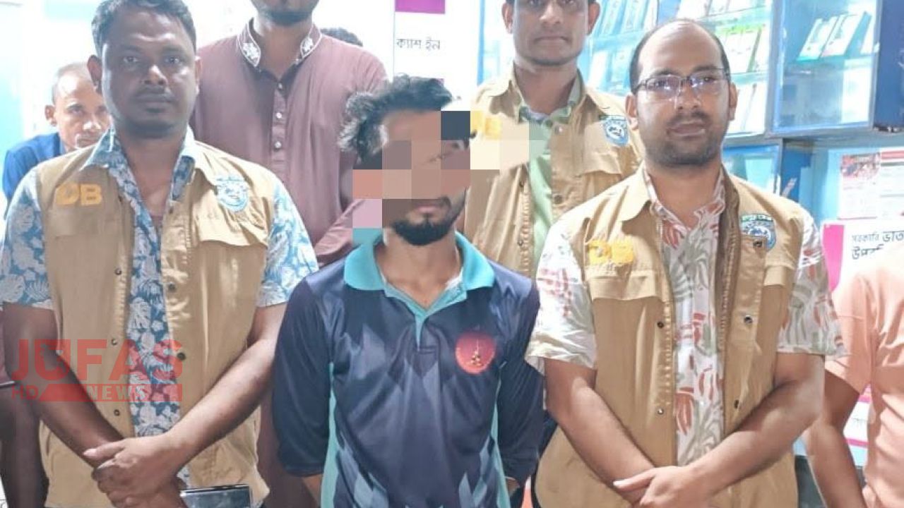 তারাগঞ্জে অনলাইন ক্যাসিনো ও ভিসা জালিয়াতি চক্রের এক জন গ্রেপ্তার: সরঞ্জাম জব্দ