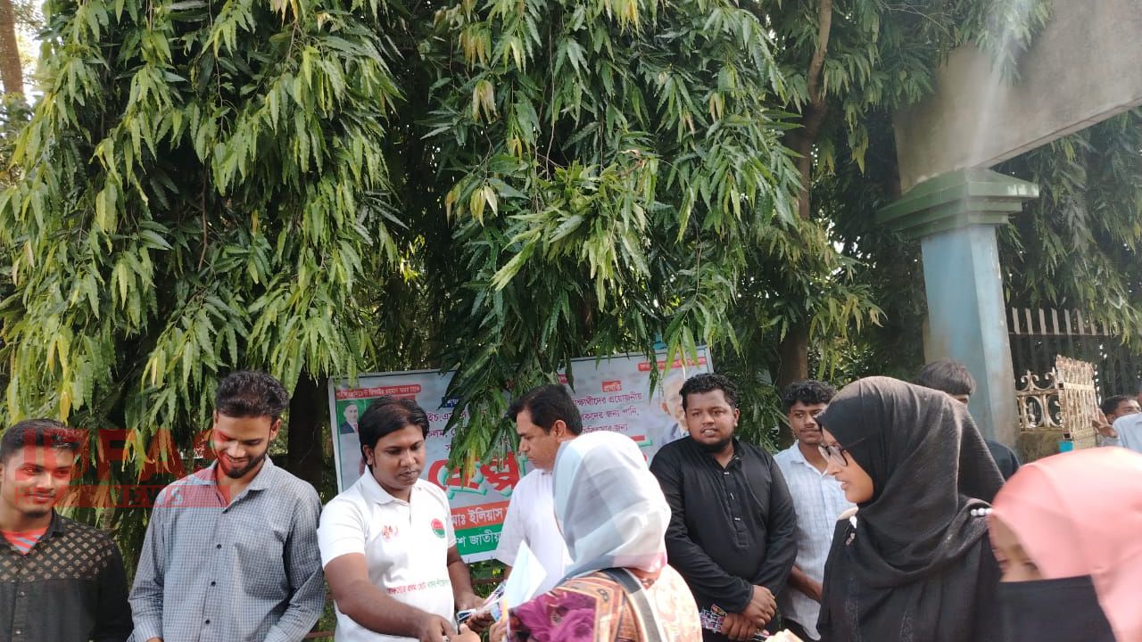 এইচএসসি পরীক্ষার্থীদের সহায়তায় বালিয়াডাঙ্গী উপজেলা ছাত্রদলের ‘হেল্প ডেস্ক’