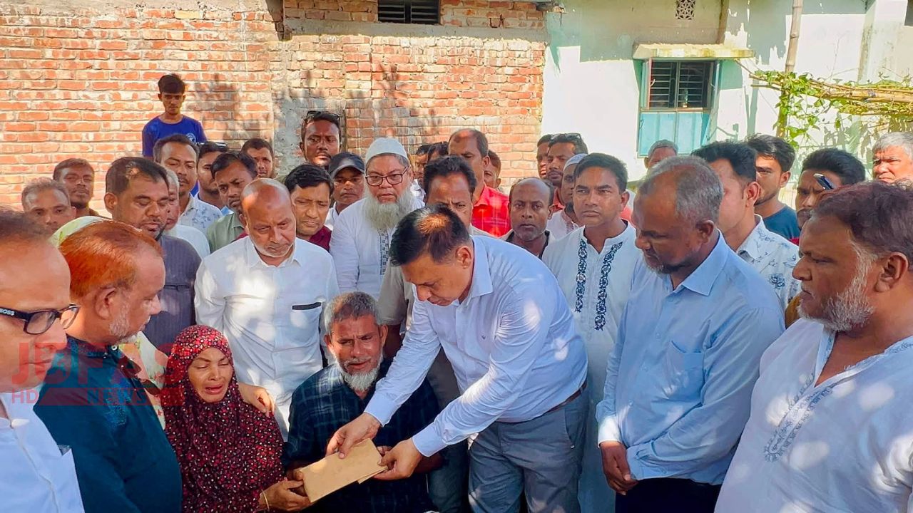 তারাগঞ্জে নিহত শিশু সানজিদার পরিবারের পাশে বিএনপি: তারেক রহমানের নির্দেশনায় আর্থিক অনুদান প্রদান