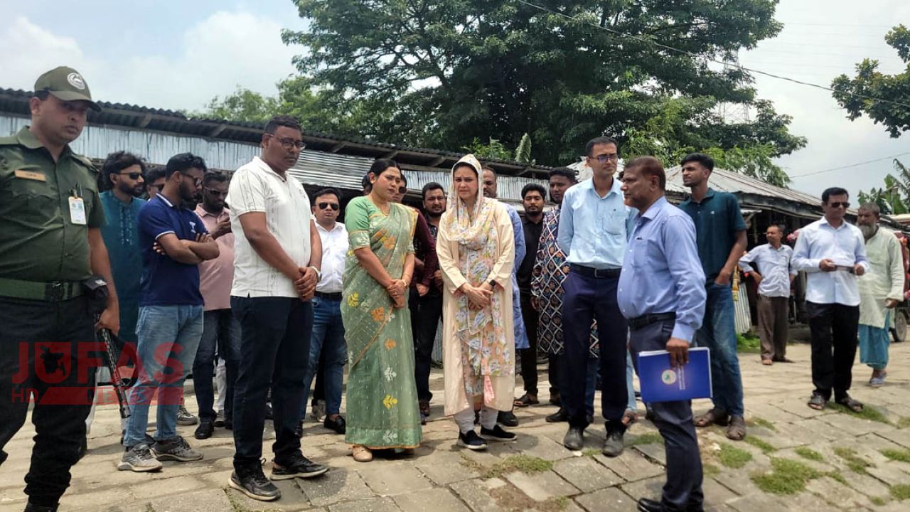 কাউনিয়ায় তিস্তা ভাঙনকবলিত এলাকা ও ইপিজেড পরিদর্শনে এমপি জীবা আমিনা