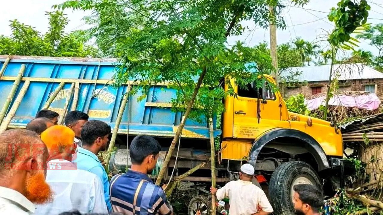 নীলফামারীতে ট্রাকচাপায় একই পরিবারের ৩ জনসহ নিহত ৪