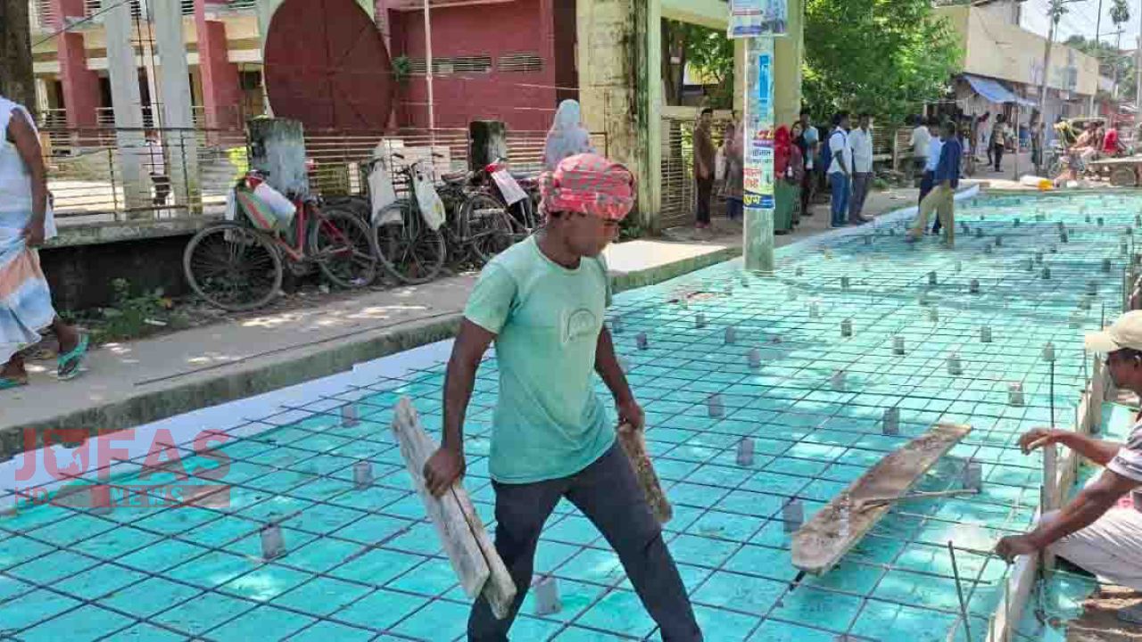 সৈয়দপুর গোলাহাটে রাস্তা নির্মাণকাজে ফিরছে স্বস্তি