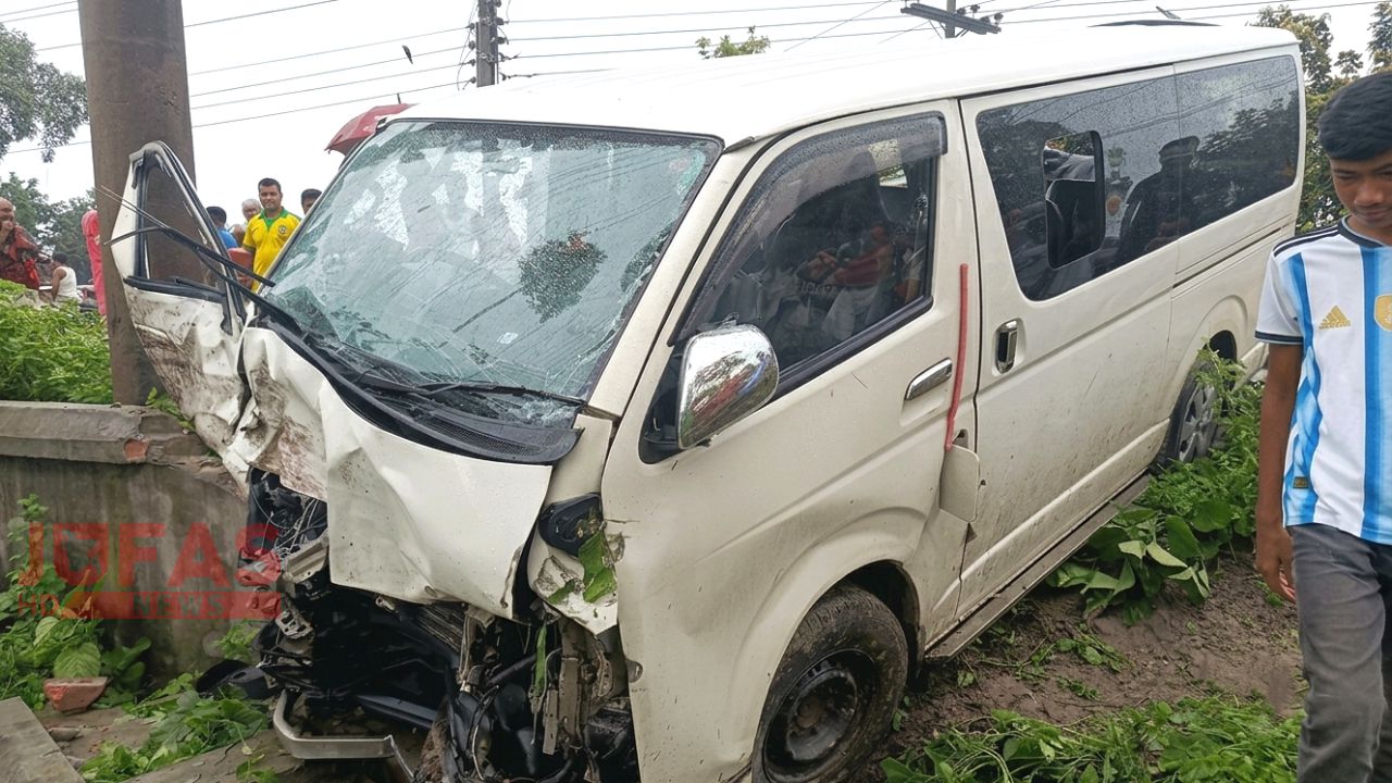 নীলফামারী কিশোরগঞ্জে বিয়ের পর কনে নিয়ে ফেরার পথে মাইক্রোবাস খাদে, শিশুসহ নিহত ২