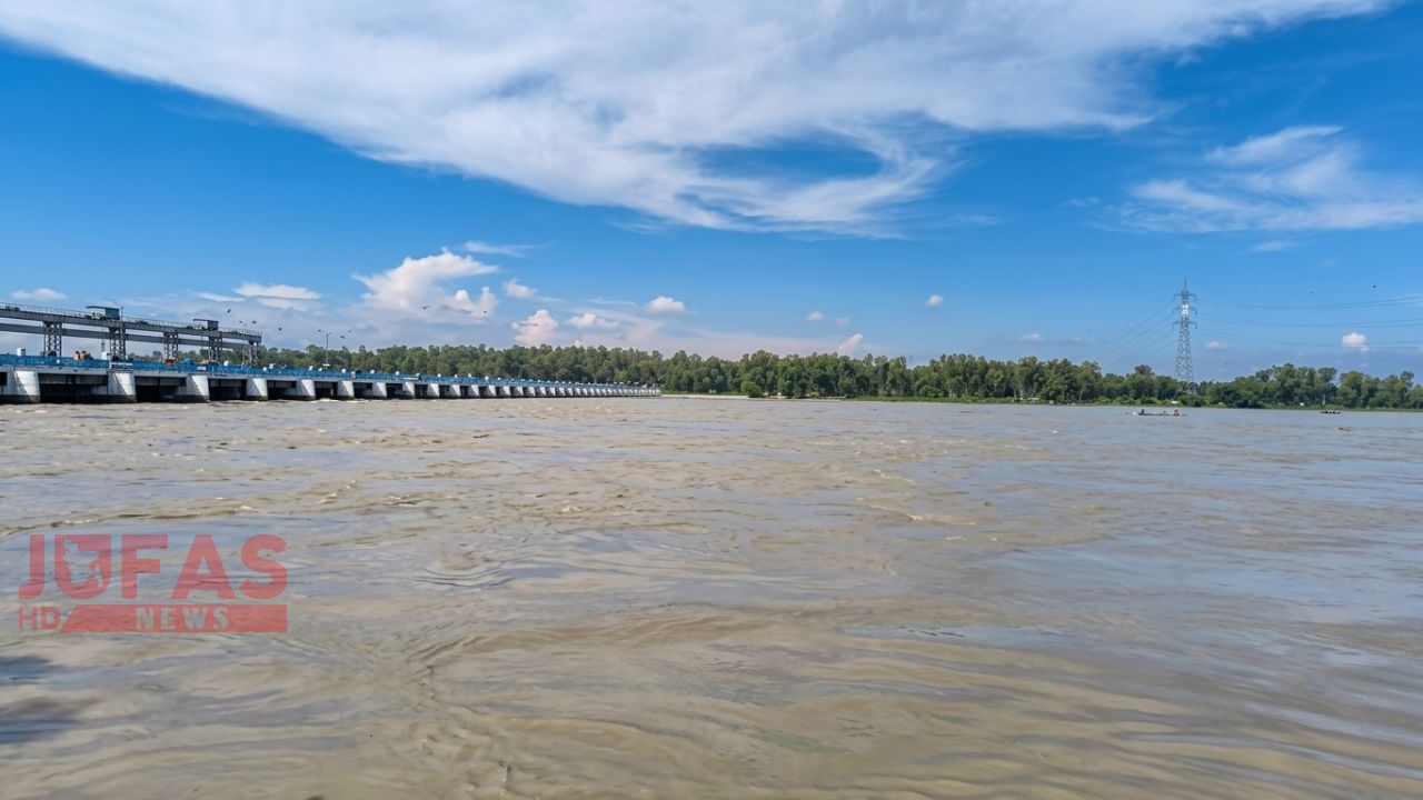 উজানের ঢল ও ভারী বৃষ্টিতে ফের উত্তাল তিস্তা: ডালিয়া পয়েন্টে বিপৎসীমার ছুঁইছুঁই, খোলা ৪৪টি জলকপাট