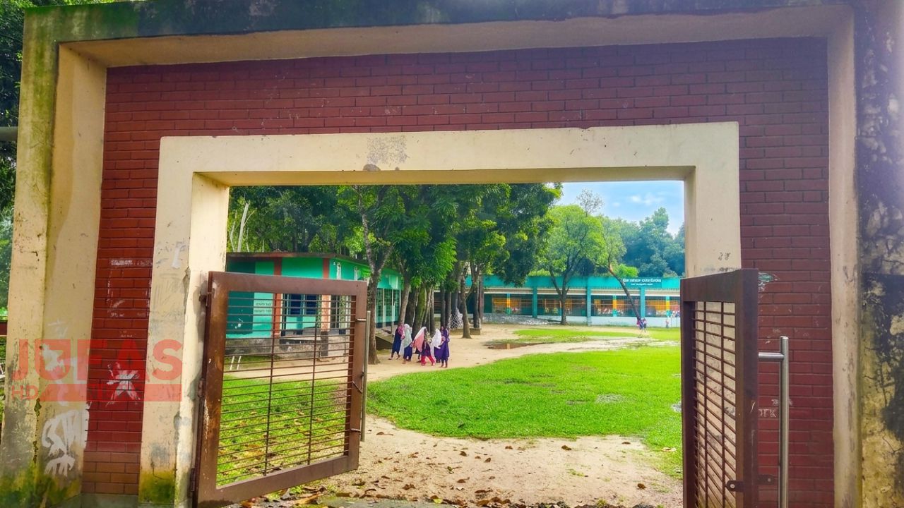 বালিয়াডাঙ্গী সরকারি প্রাথমিক বিদ্যালয়ে চুরি, পানির পাম্প ও ৫টি সিলিং ফ্যান নিয়ে গেল দুর্বৃত্তরা