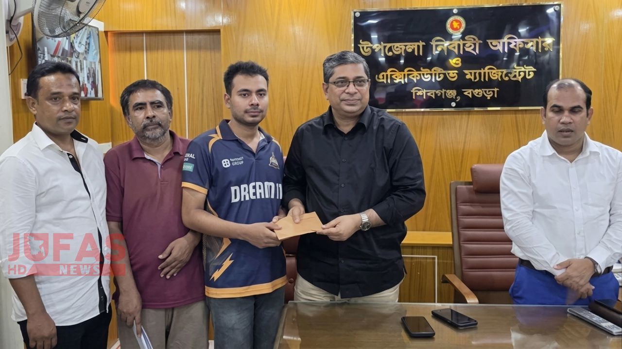 বেরোবিতে সুযোগ পাওয়া মেধাবী শিক্ষার্থীর পাশে প্রতিমন্ত্রী শাহে আলম