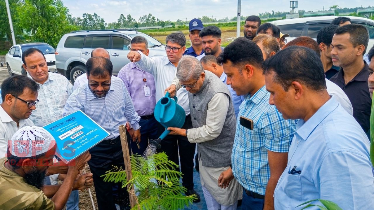 তারাগঞ্জ আরডিএ পরিদর্শনে স্থানীয় সরকার মন্ত্রী মির্জা ফখরুল: গ্রামীণ উন্নয়ন ছাড়া দেশের টেকসই অগ্রগতি সম্ভব নয়