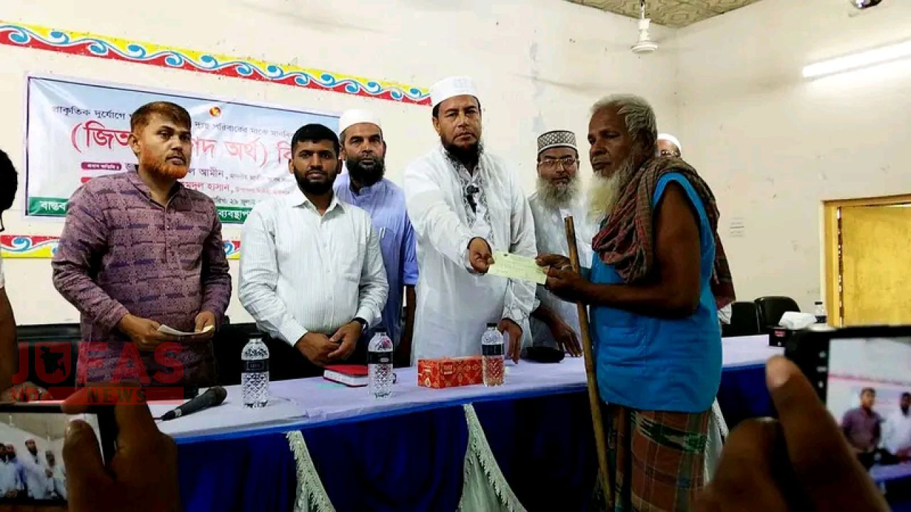 রংপুর পীরগঞ্জে প্রাকৃতিক দুর্যোগে ক্ষতিগ্রস্ত ১০০ পরিবারের মাঝে ৩ লাখ টাকার জিআর নগদ অর্থ বিতরণ