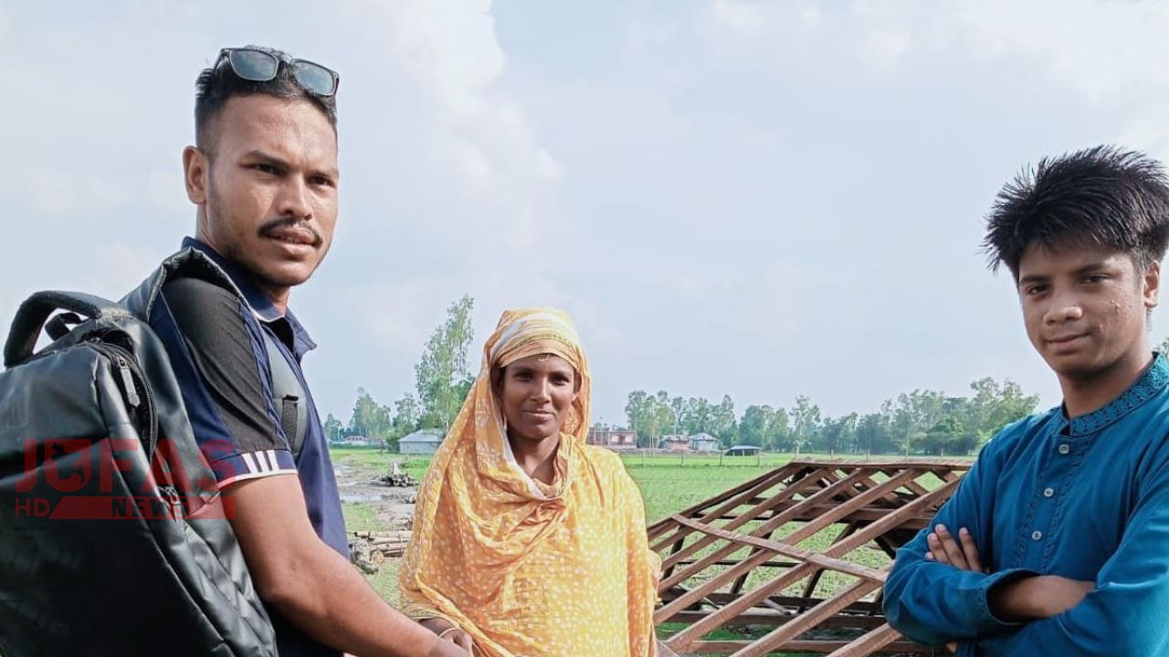 জুফাজ নিউজের সূত্রে তিস্তাপাড়ের বানভাসিদের পাশে সহায়তার হাত বাড়িয়ে দিল 'তারুণ্যের আলো সেবা সংঘ'