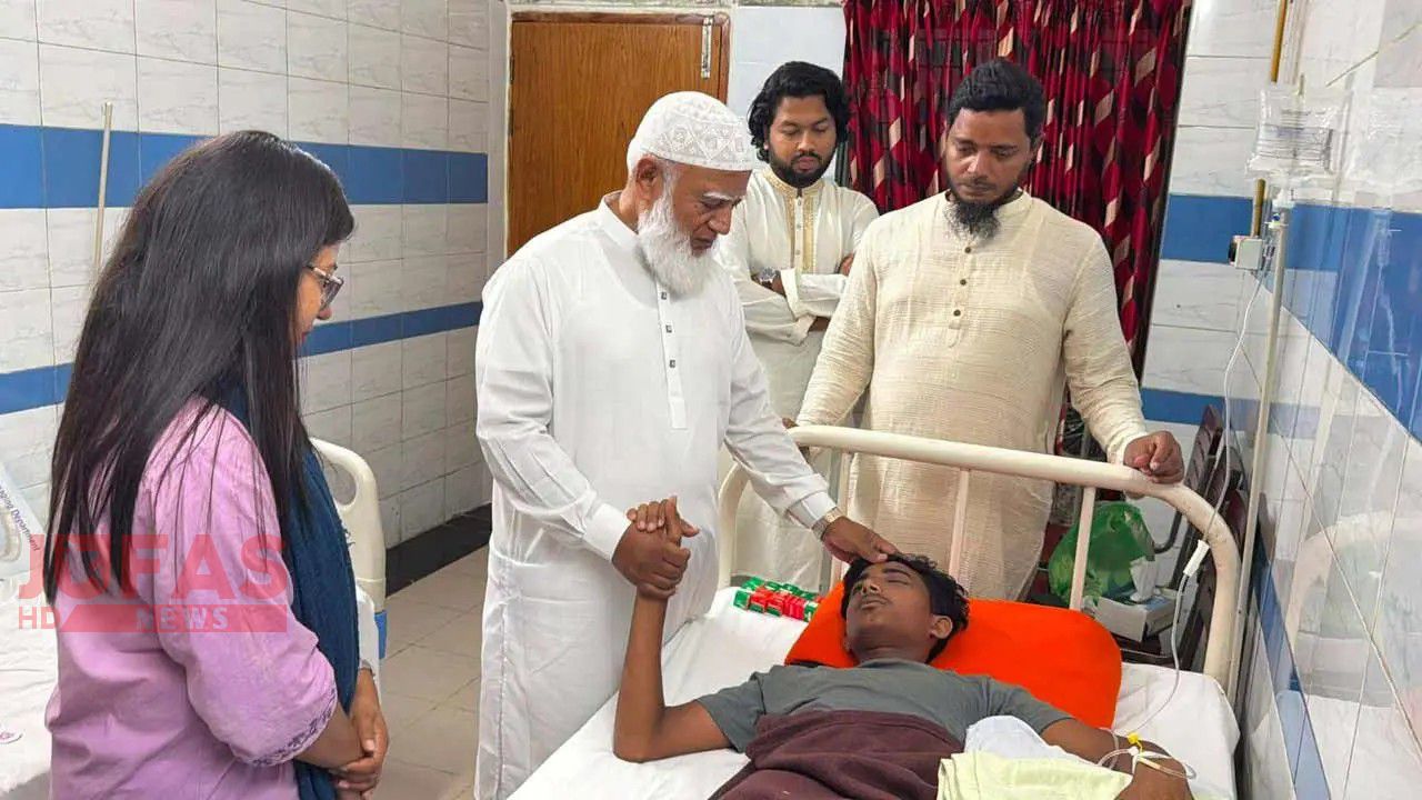  চোখ হারানো আলিফকে দেখতে হাসপাতালে বিরোধীদলীয় নেতা