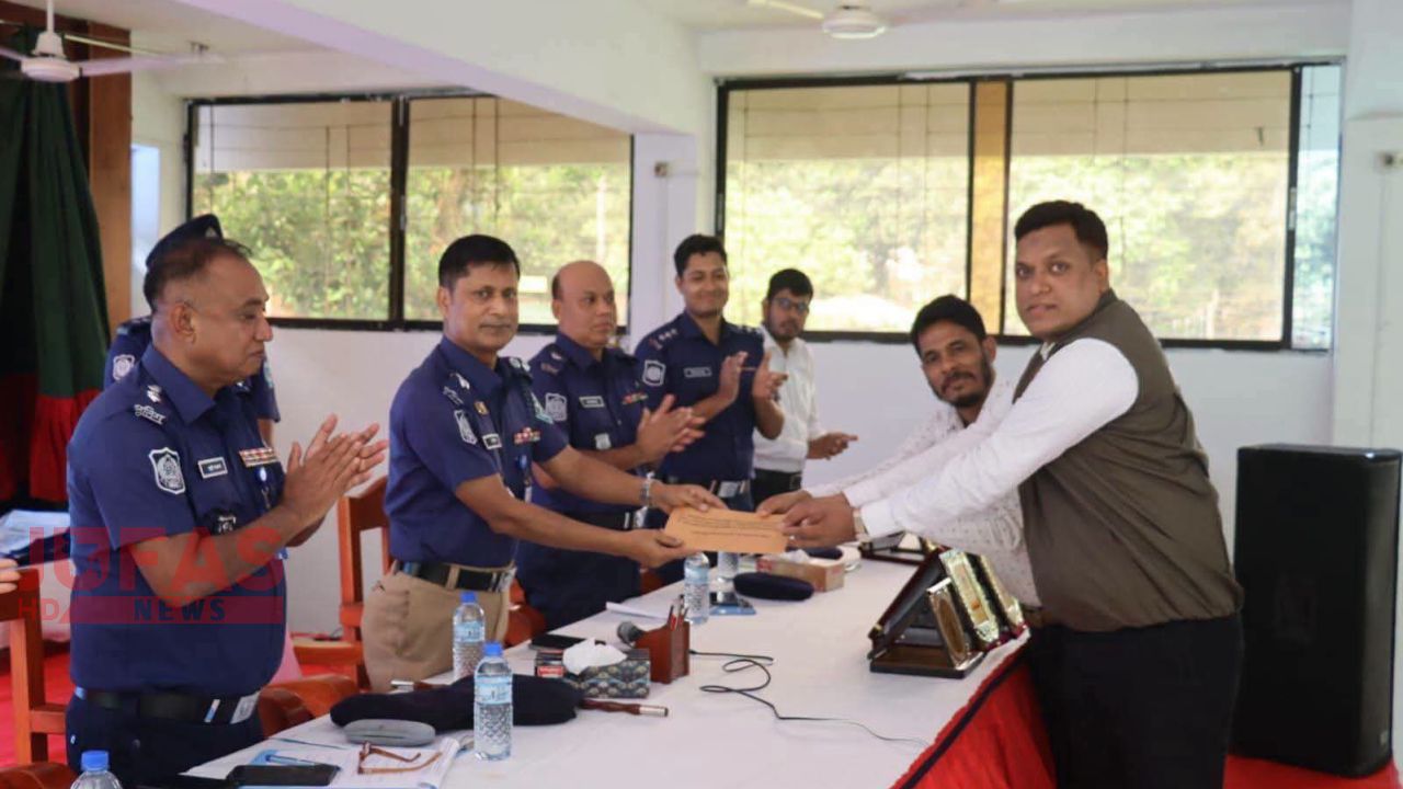 ডিবির সাহসী কর্মকাণ্ডের স্বীকৃতি পেলেন এসআই মোঃ এরশাদ আলী