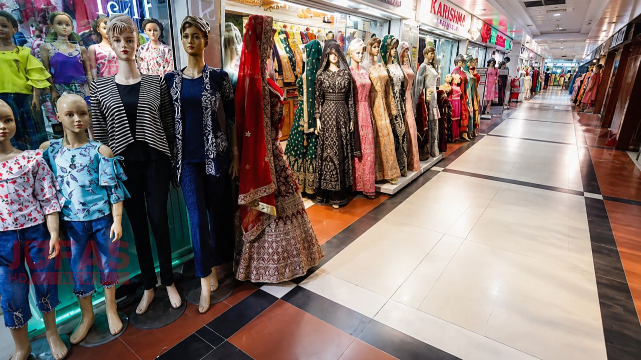 রাত ৮টার পর খোলা রাখা যাবে যেসব দোকানপাট