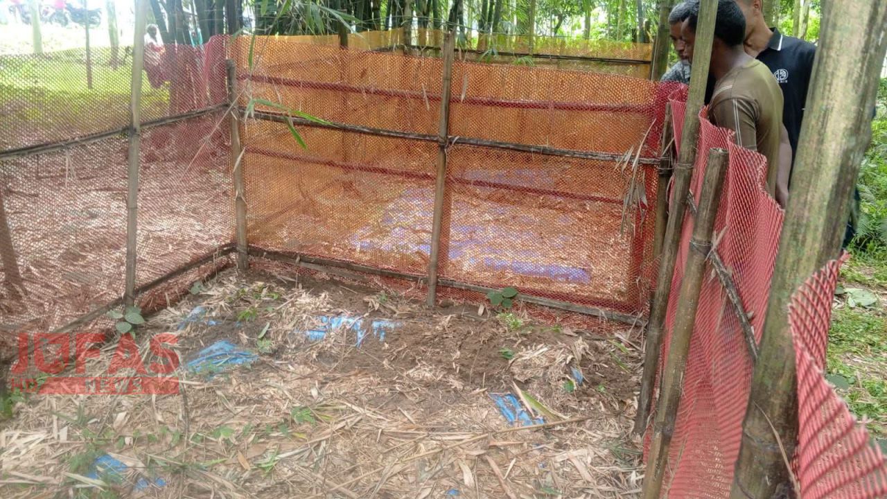 ঠাকুরগাঁওয়ে পাঁচ কবর খুঁড়ে কঙ্কাল চুরির অভিযোগ, এলাকায় চাঞ্চল্য
