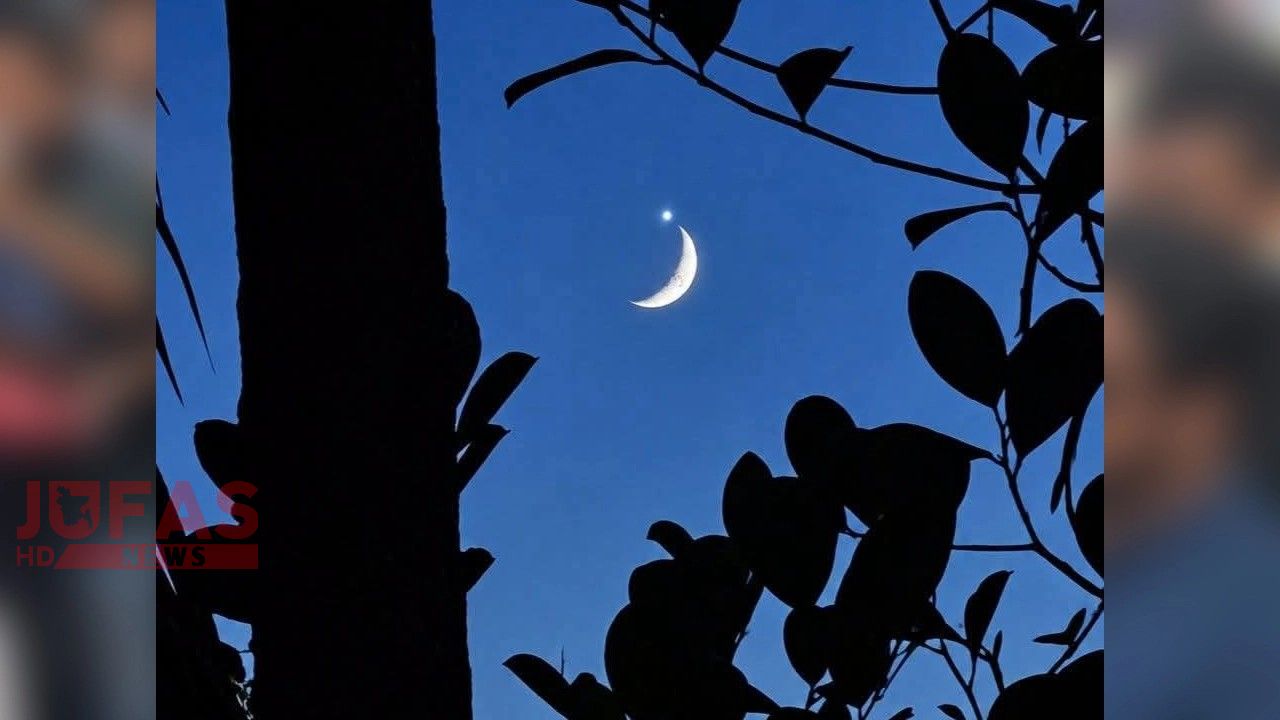 চাঁদের পাশে উজ্জ্বল শুক্র, আকাশে বিরল দৃশ্য