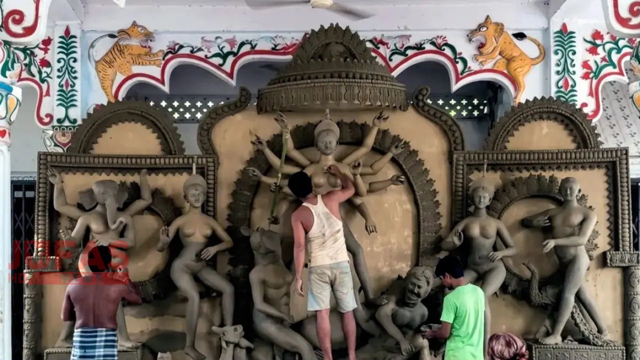 নীলফামারীতে ৮৯০ টি দূর্গা মন্দিরে চলছে পুজার শেষ প্রস্তুতি
