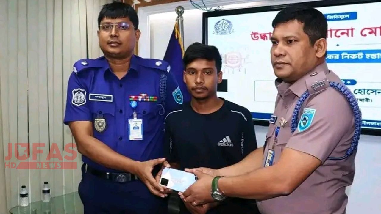 নীলফামারীতে হারানো ২৮ টি মোবাইল উদ্ধার ও প্রকৃত মালিকের কাছে হস্তান্তর 