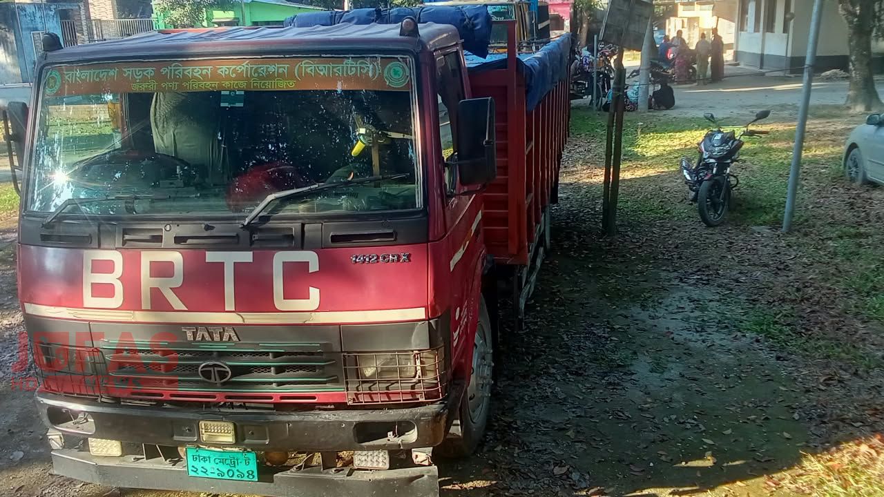 ডিমলায় বিআরটিসির অবৈধ পাথর বোঝাই ট্রাক আটক